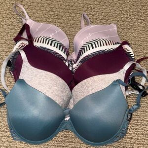 Bundle of VS pink bras 32D